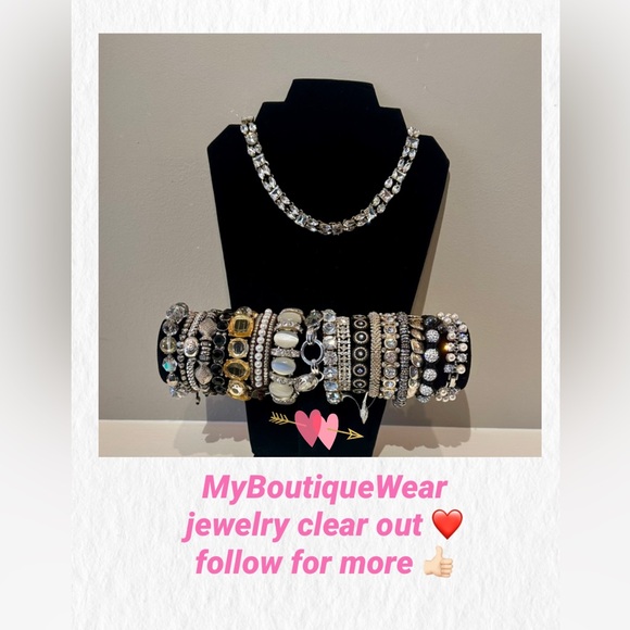 NWT Ann Taylor 17” long necklace with three pom-poms. - Picture 9 of 9